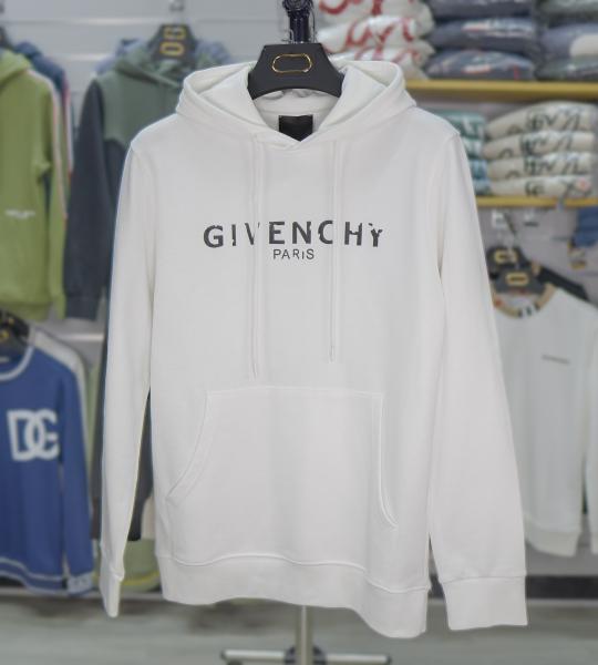 GIVENCHY